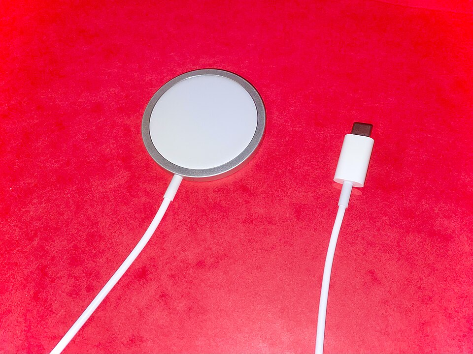 MagSafe 듀얼 충전기 — 골드 에디션